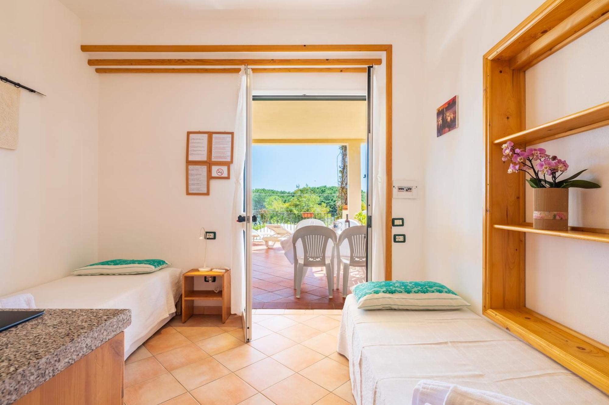 Hotel Domus De Janas Sul Mare 3*