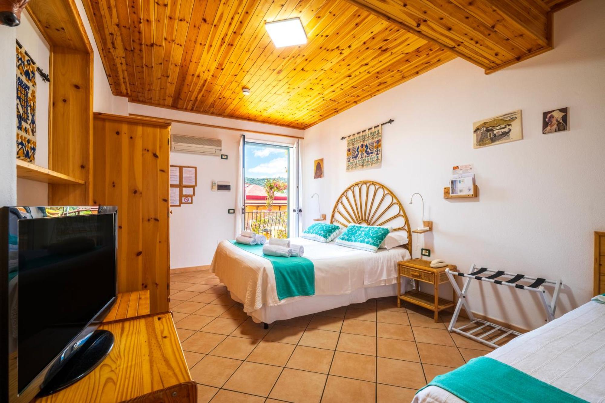 Domus De Janas Sul Mare 3*