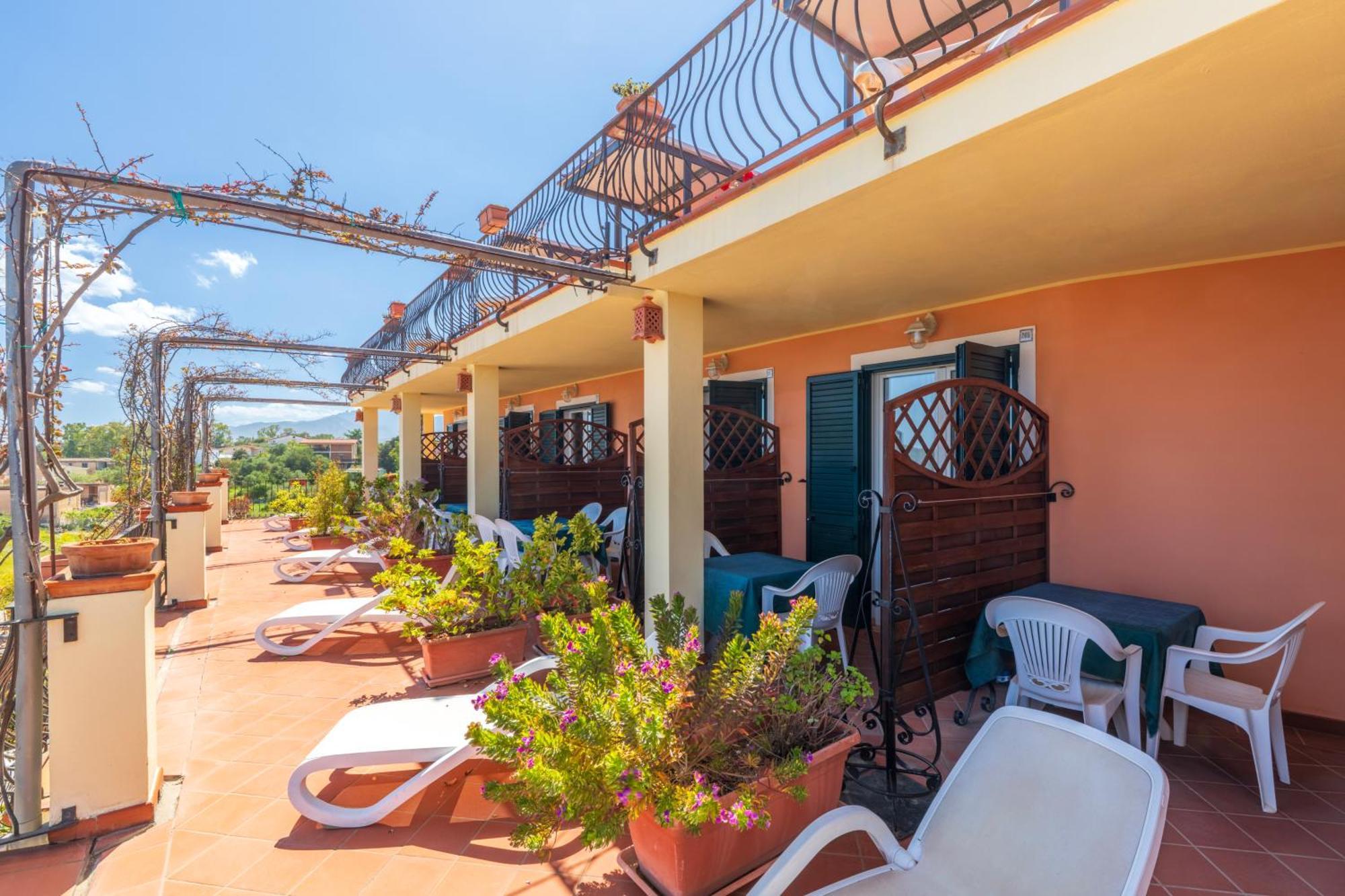 Domus De Janas Sul Mare Hotel 3*