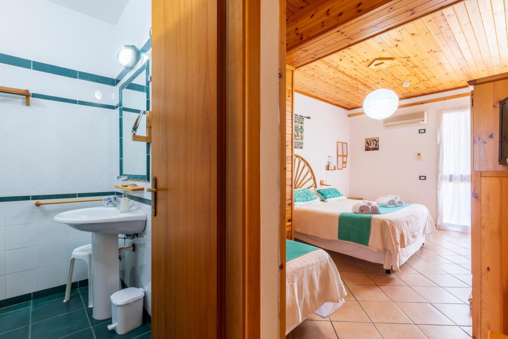 Domus De Janas Sul Mare Hotel Bari Sardo