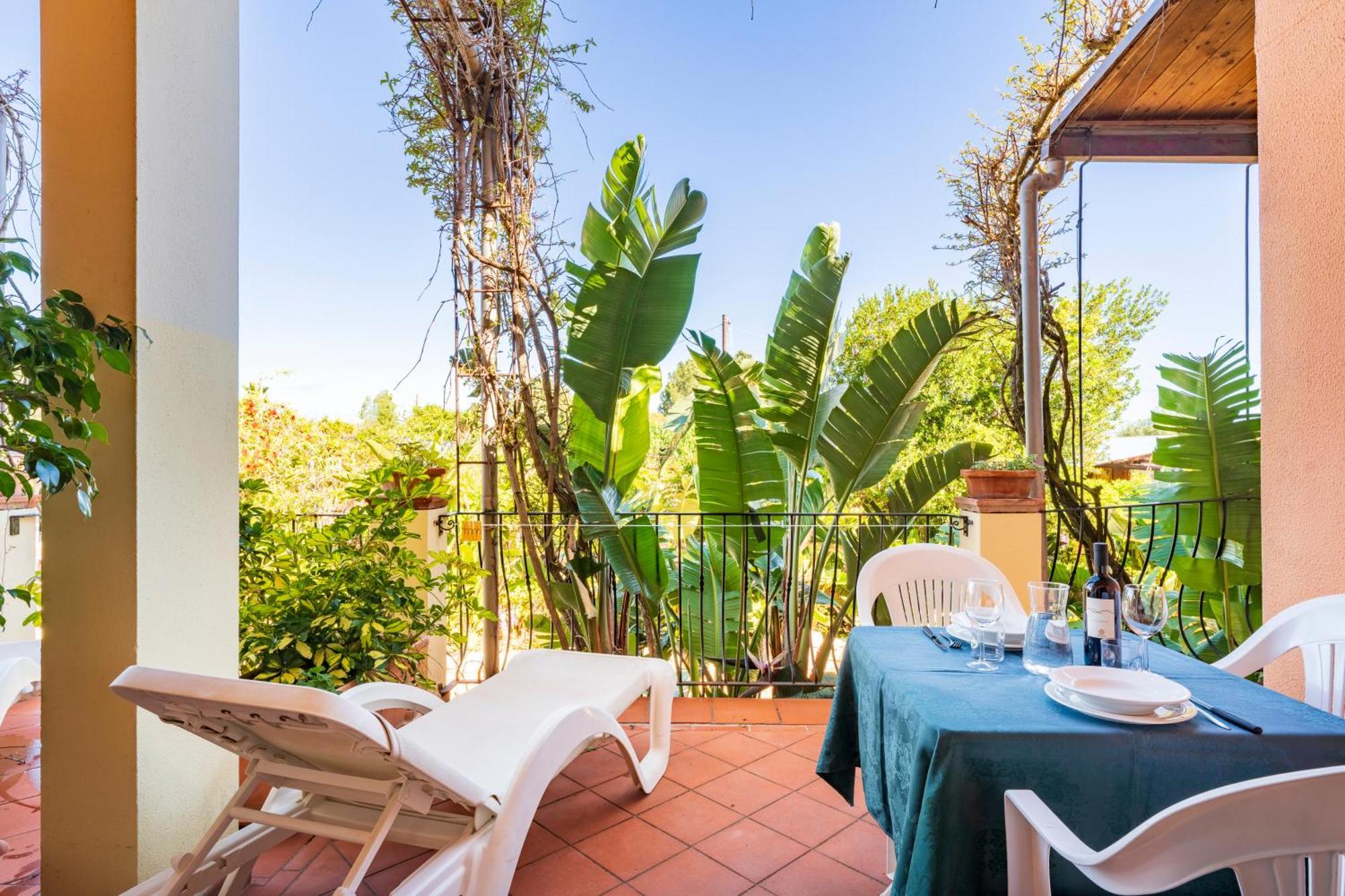 Hotel Domus De Janas Sul Mare 3*