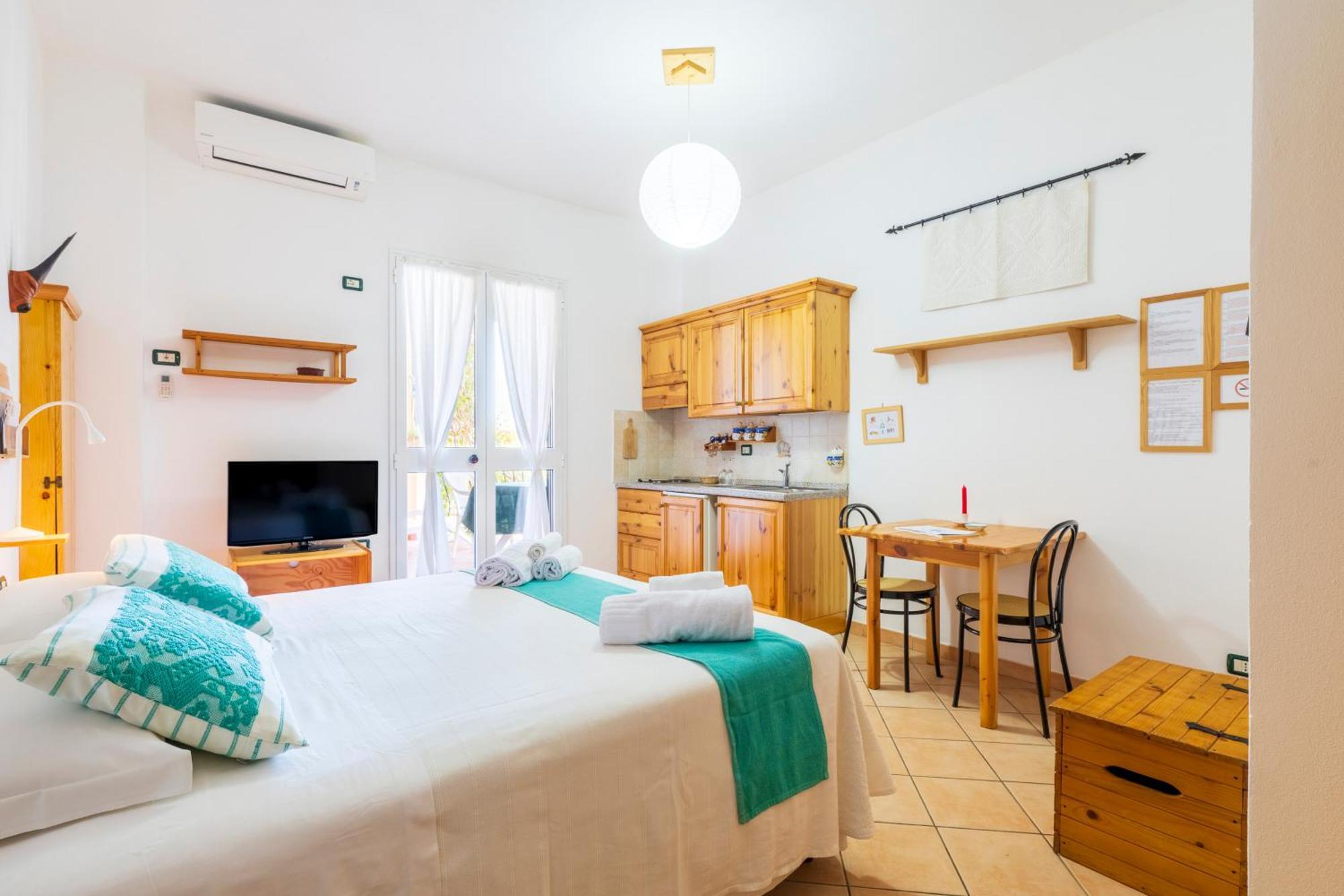 Hotel Domus De Janas Sul Mare 3*