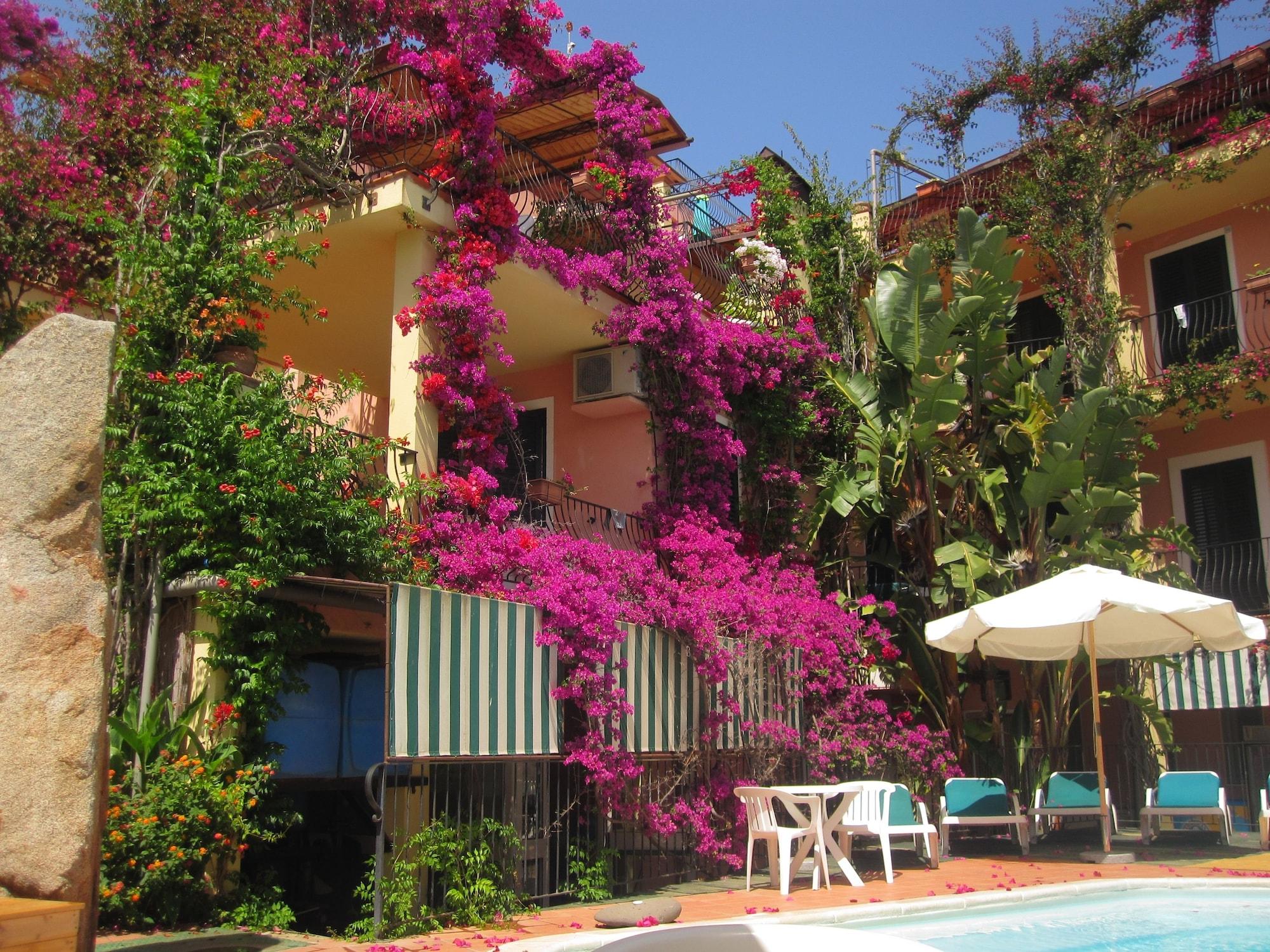 Domus De Janas Sul Mare 3*