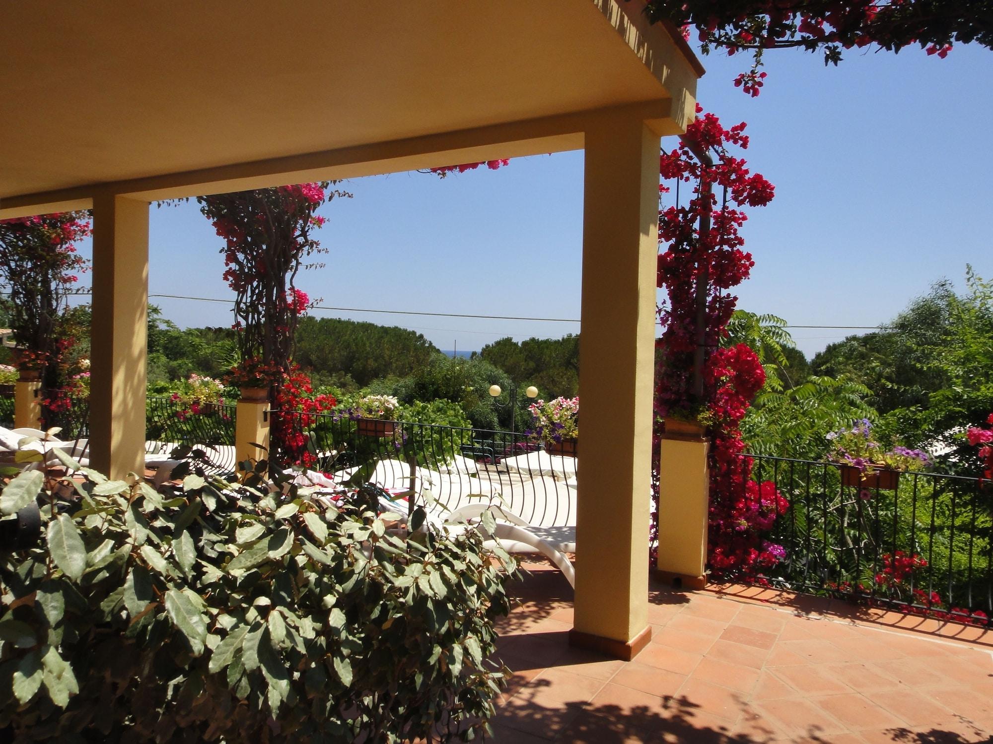 Domus De Janas Sul Mare Hotel