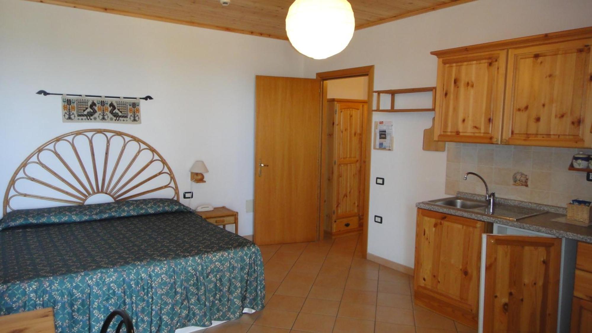 Hotel Domus De Janas Sul Mare 3*