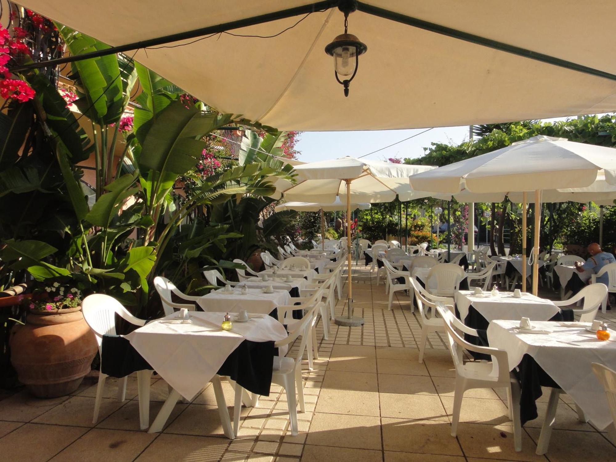 Hotel Domus De Janas Sul Mare