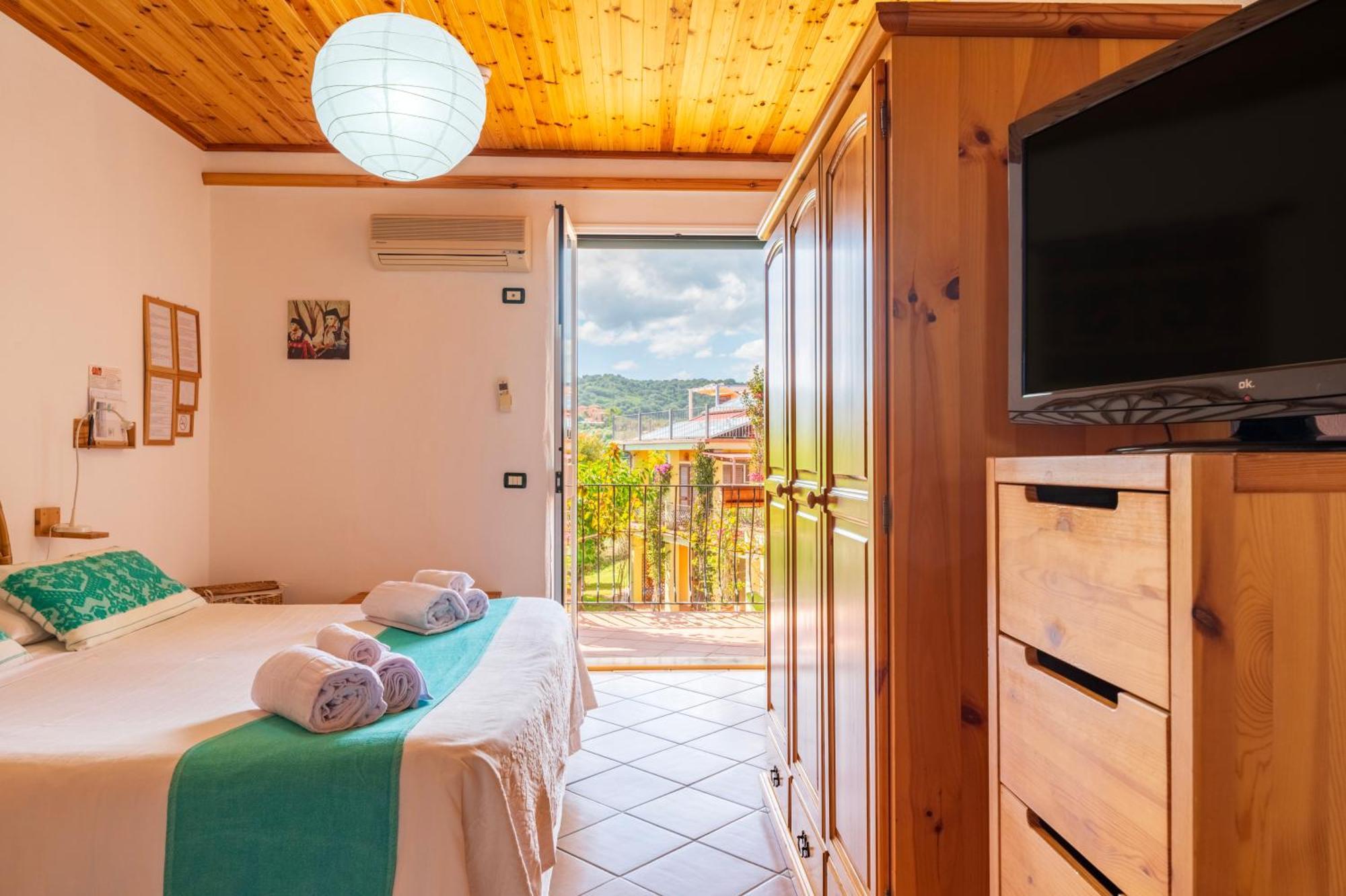 Hotel Domus De Janas Sul Mare 3*