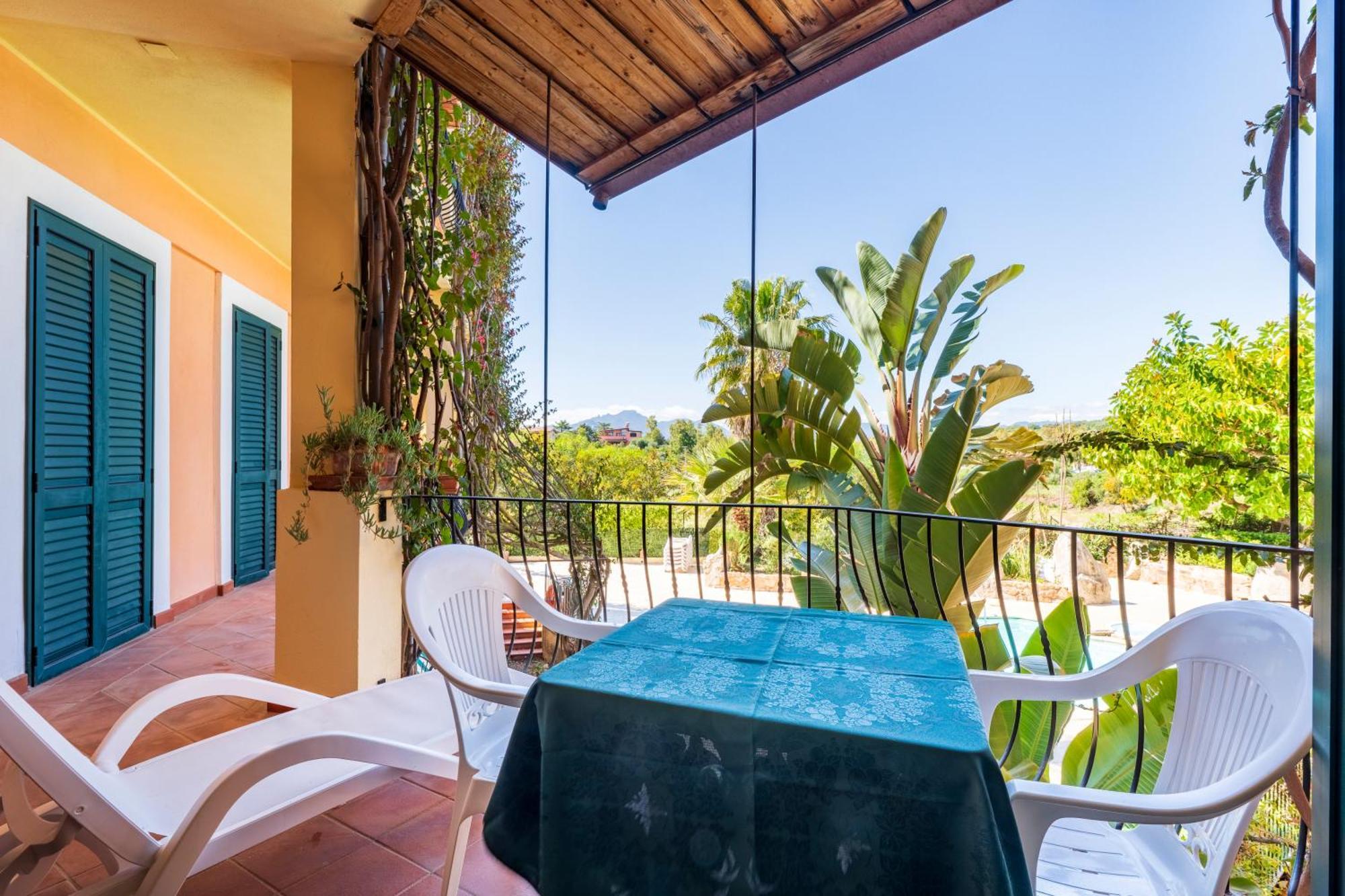 Hotel Domus De Janas Sul Mare 3*