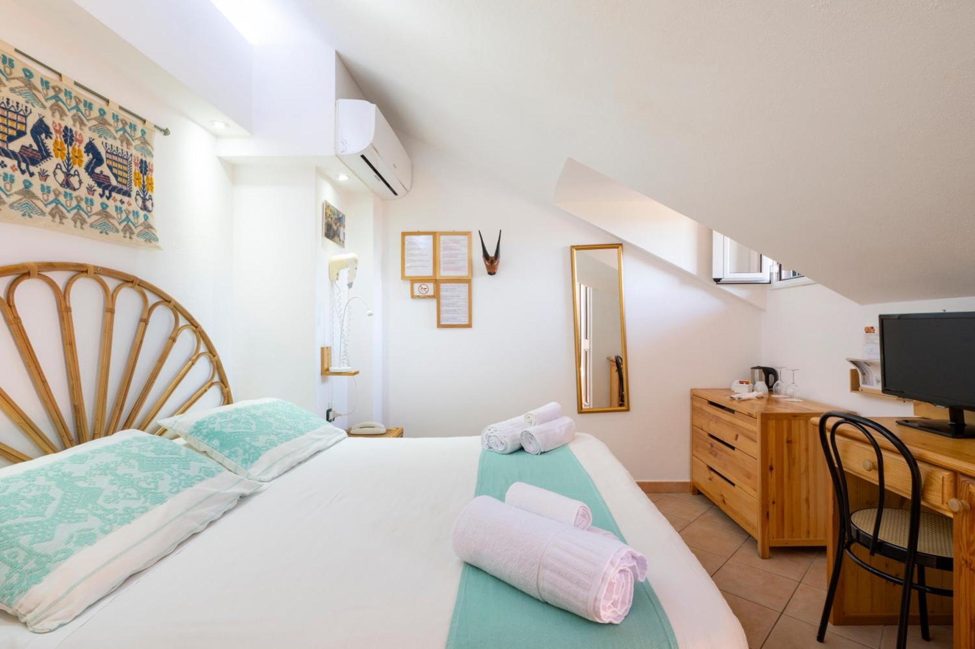Domus De Janas Sul Mare 3*