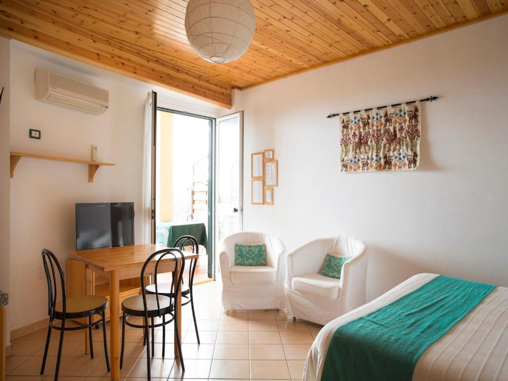 Domus De Janas Sul Mare Bari Sardo